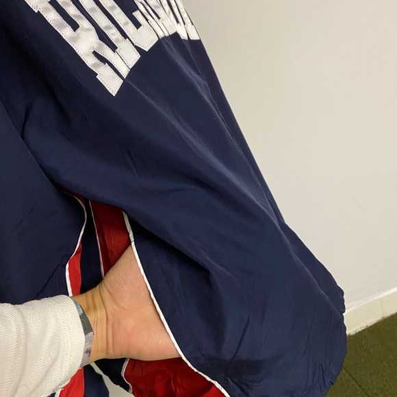 Richmond Spiders Pullover Windbreaker - Picture 4 of 6